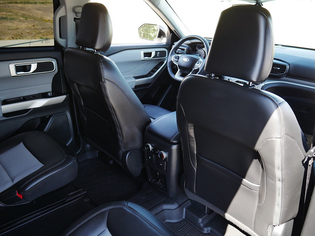 Used 2023 Ford Explorer XLT w/ Equipment Group 202A AWD/4WD image 54