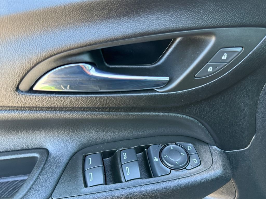 Used 2023 Chevrolet Equinox LT AWD/4WD image 11