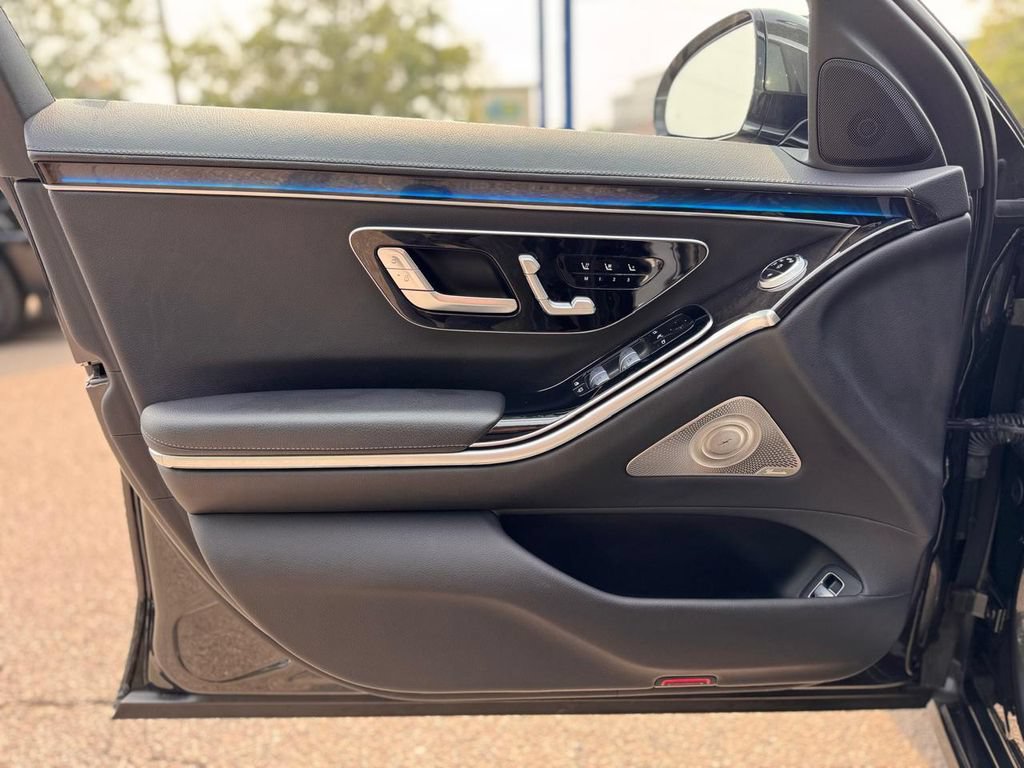 Used 2022 Mercedes-Benz S 500 4MATIC w/ 3D Technology Package image 12