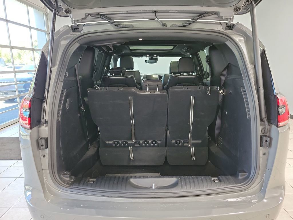 Used 2025 Chrysler Pacifica Limited image 52