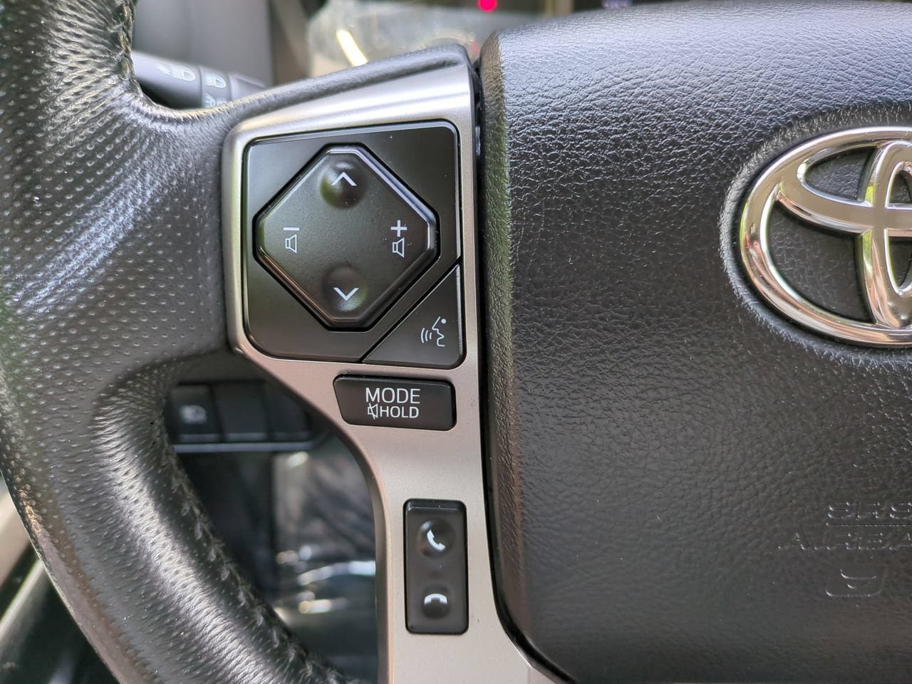 Used 2023 Toyota Tacoma SR5 w/ Technology Package AWD/4WD image 23