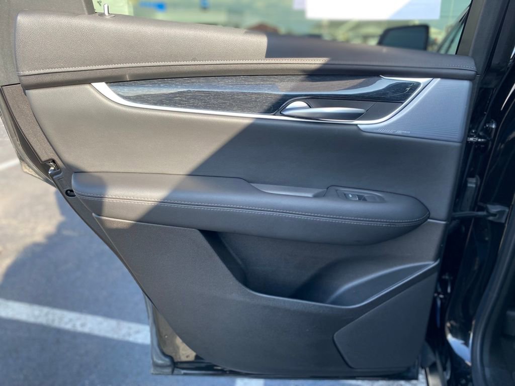 Used 2025 Cadillac XT5 Premium Luxury image 16