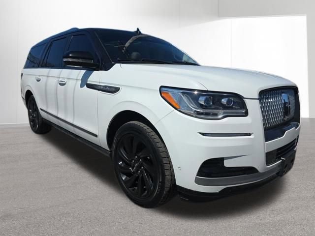 Used 2022 Lincoln Navigator L Reserve AWD/4WD image 2