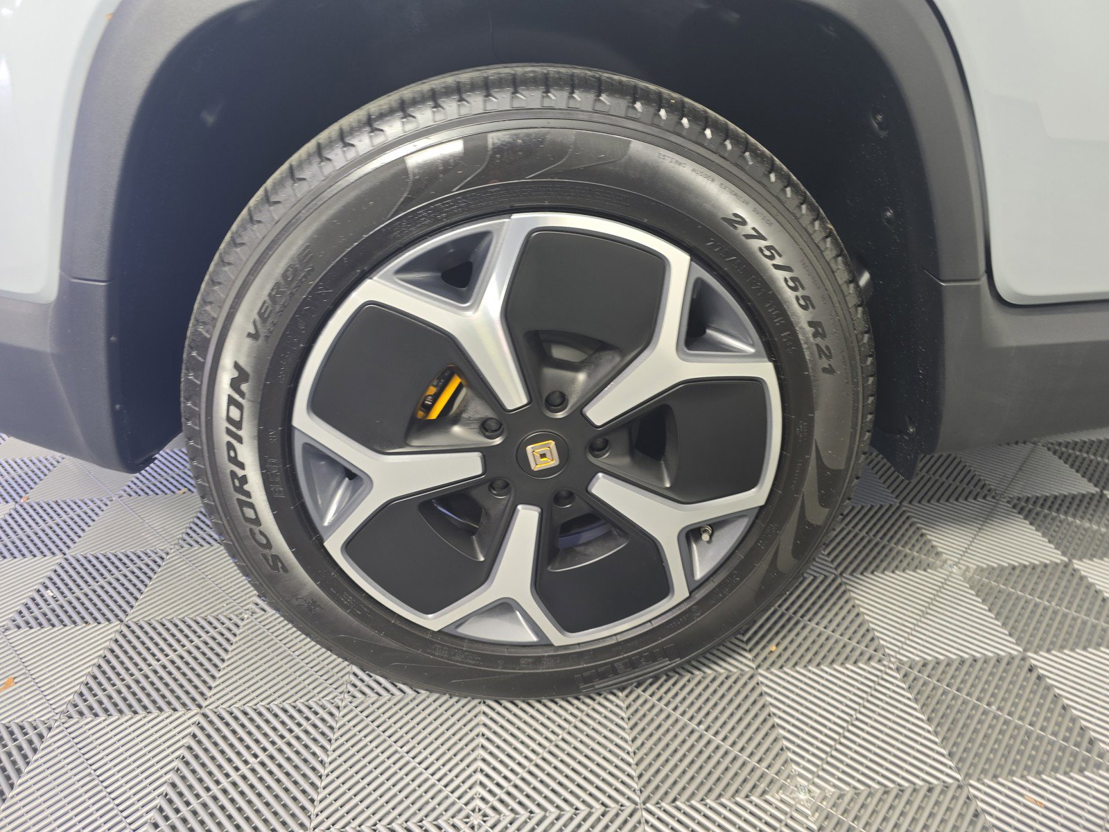 Used 2022 Rivian R1T Adventure image 12