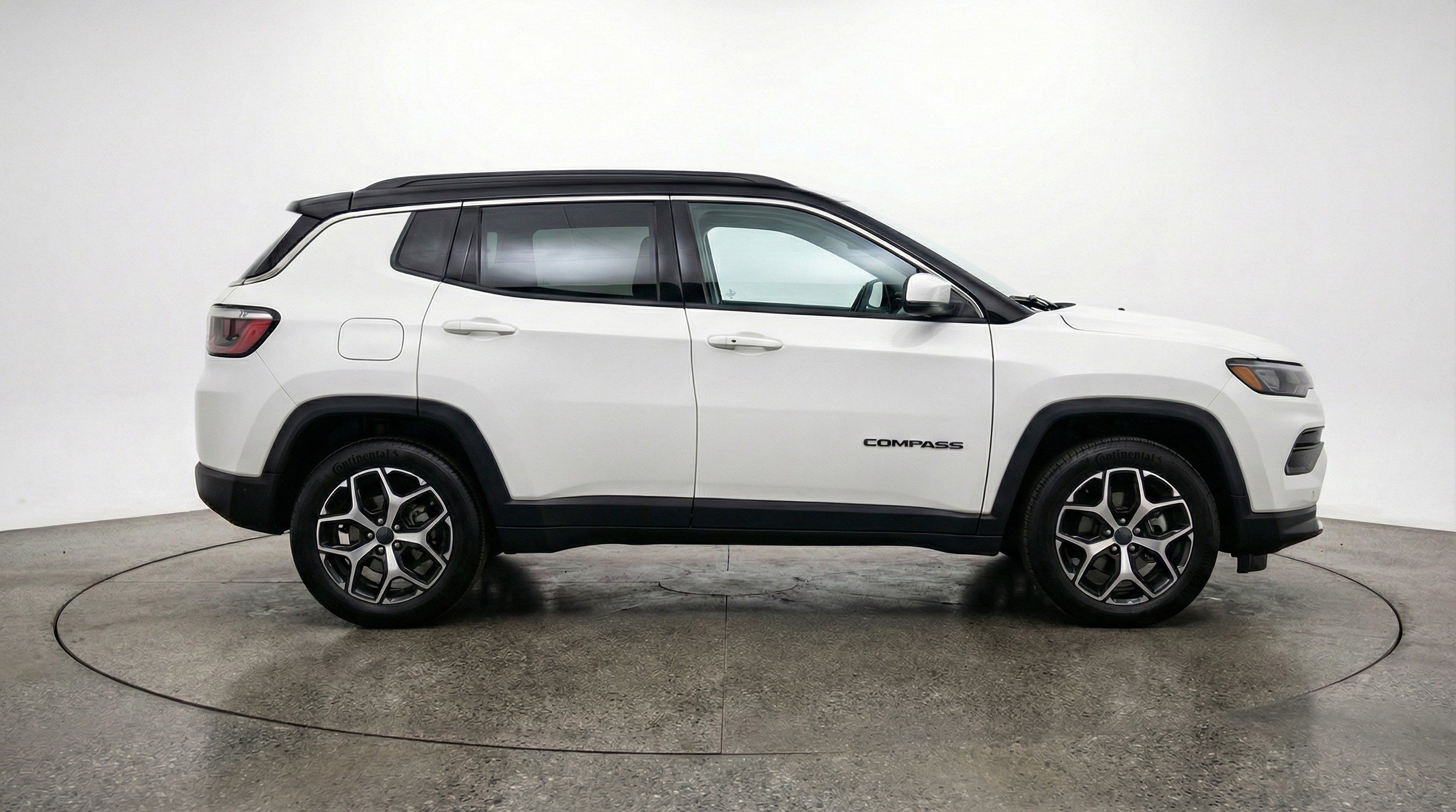 Used 2025 Jeep Compass Limited AWD/4WD image 11