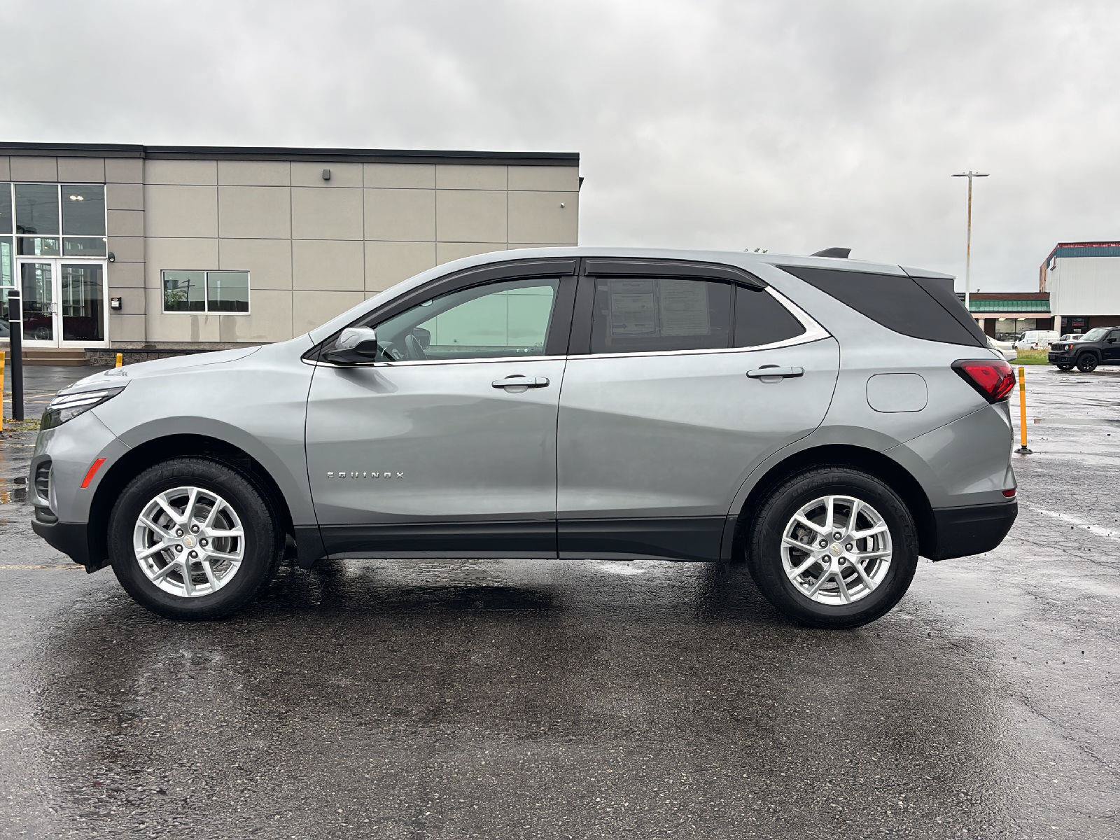 Used 2024 Chevrolet Equinox LT AWD/4WD image 4