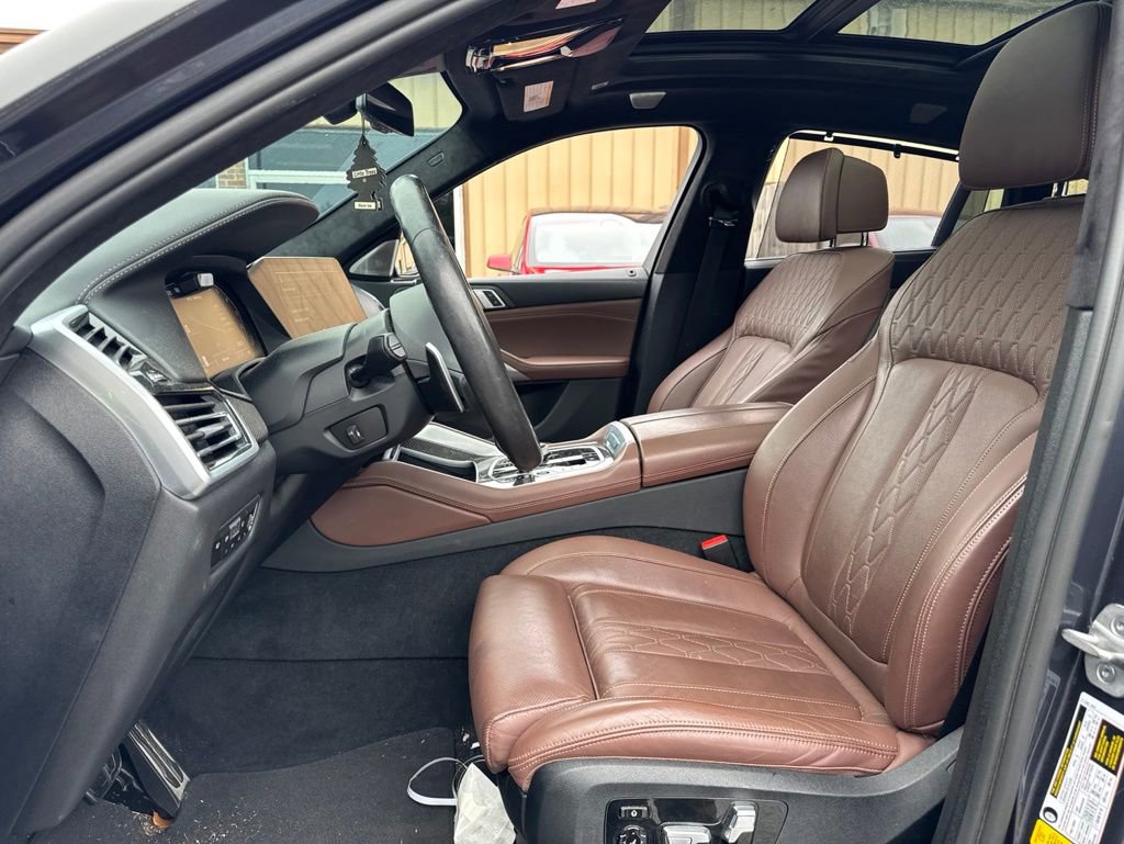 Used 2021 BMW X6 M50i w/ Executive Package AWD/4WD image 5