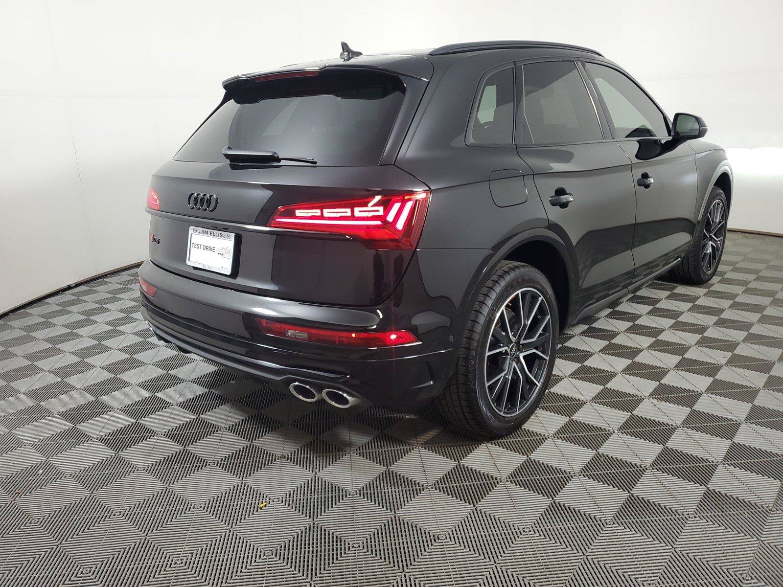Used 2023 Audi SQ5 Prestige AWD/4WD image 6