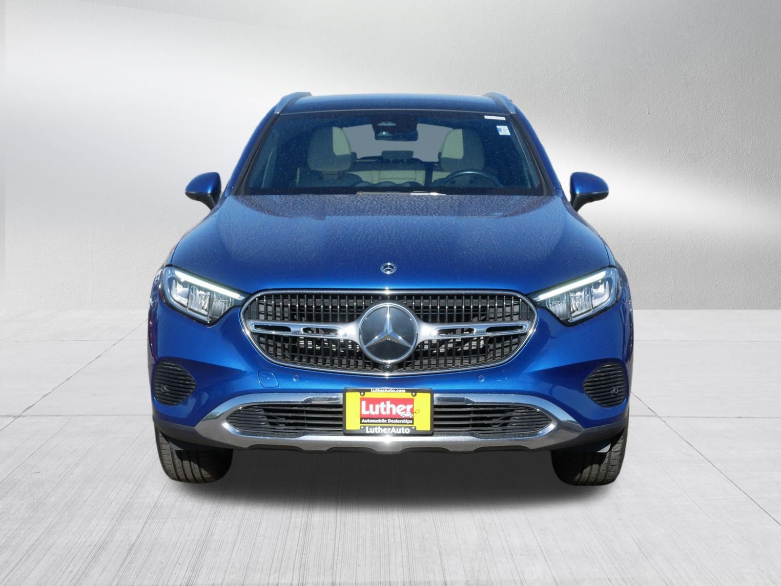 Used 2023 Mercedes-Benz GLC 300 4MATIC image 2