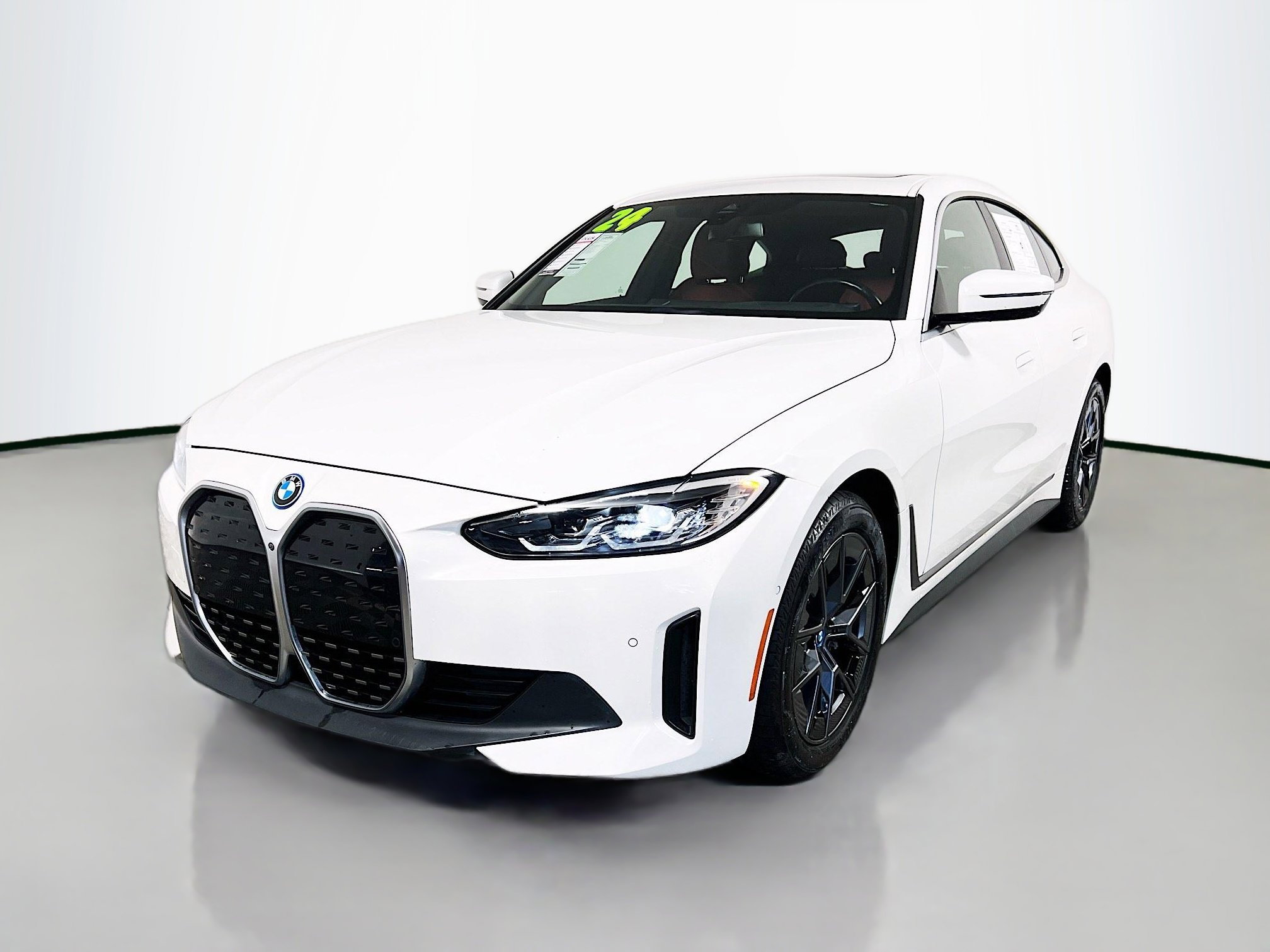 Used 2024 BMW i4 eDrive40 image 10