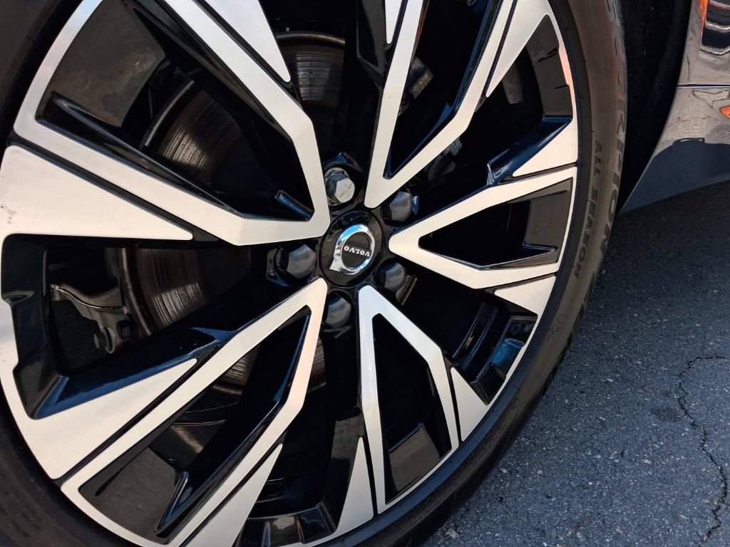 Certified 2025 Volvo XC60 B5 Plus w/ Protection Package Premier AWD/4WD image 13