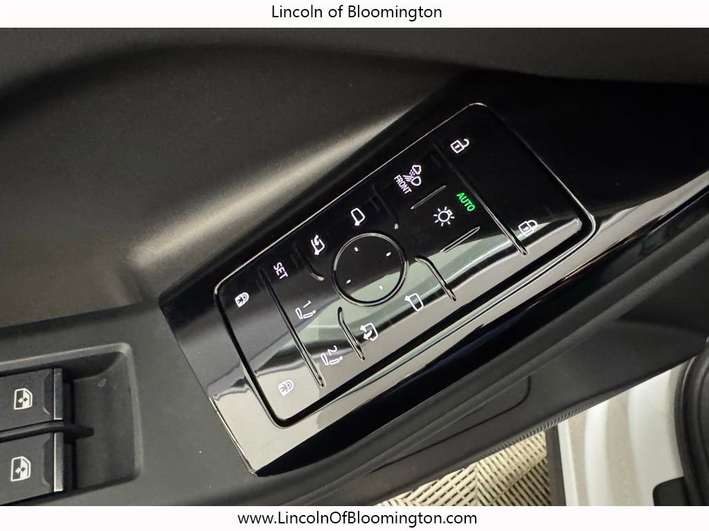 Used 2025 Audi SQ6 e-tron Prestige w/ 21" Black Optic Wheel Package image 36