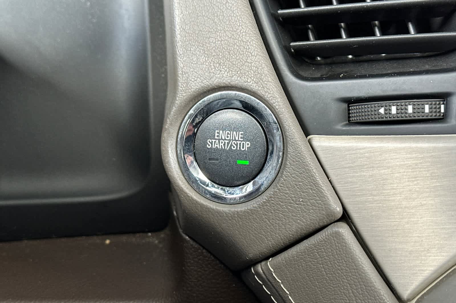 Used 2020 GMC Yukon Denali w/ Open Road Package image 25