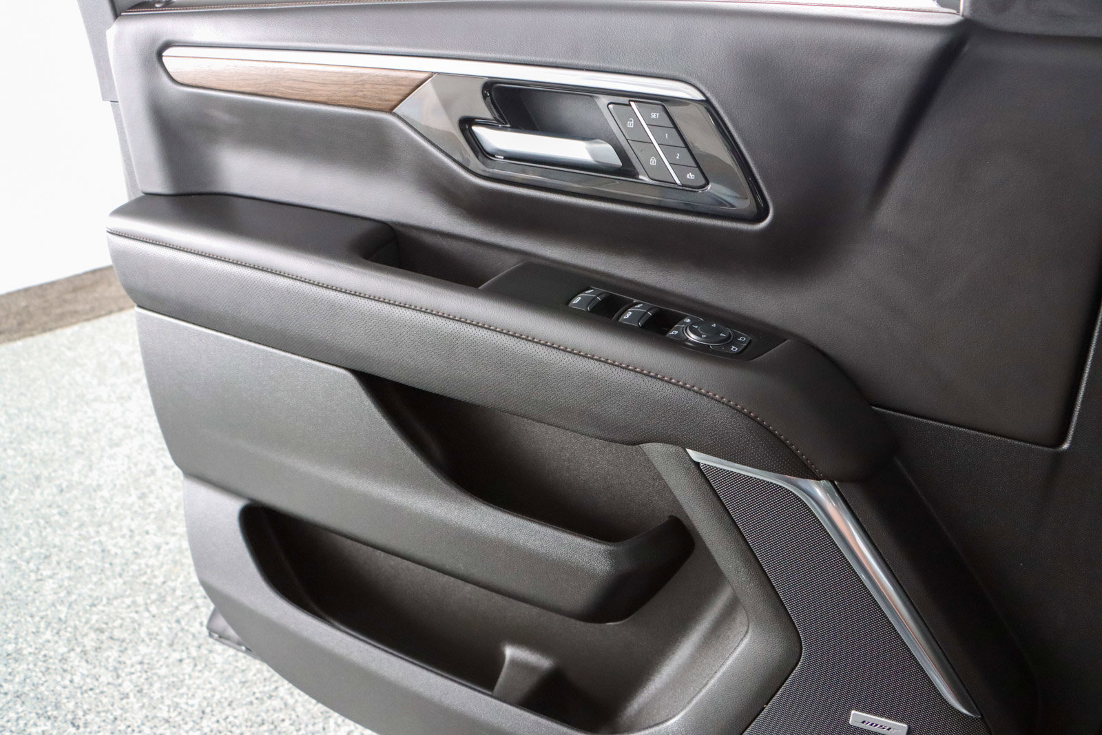 Used 2025 Chevrolet Tahoe High Country w/ Sun And Tow Package image 26