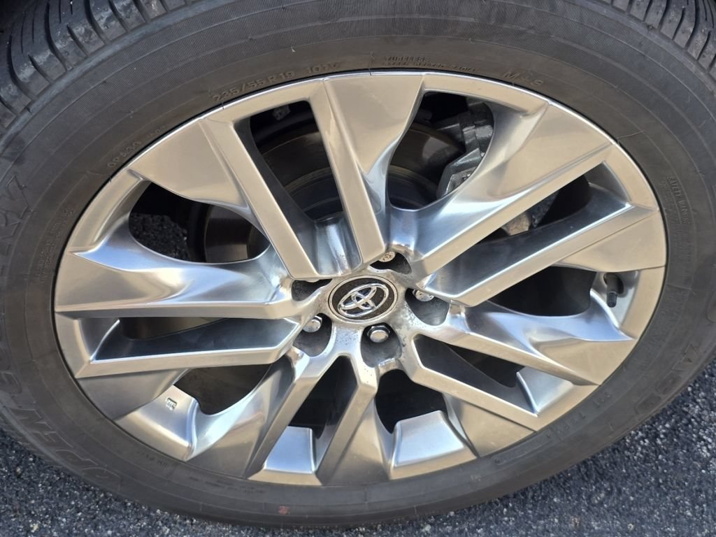 Certified 2020 Toyota RAV4 XLE Premium AWD/4WD image 21