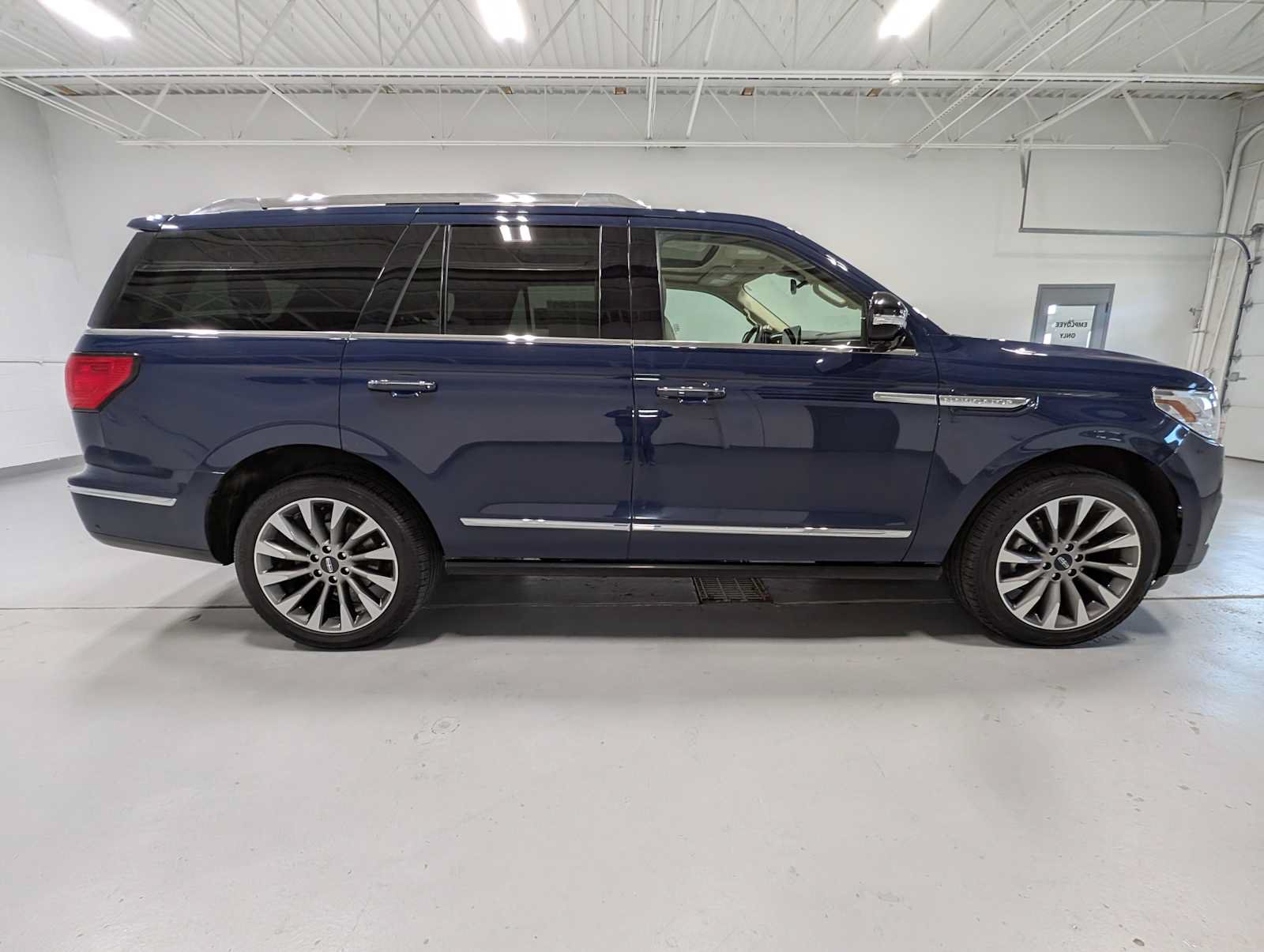 Used 2020 Lincoln Navigator Reserve w/ Luxury Package AWD/4WD image 7