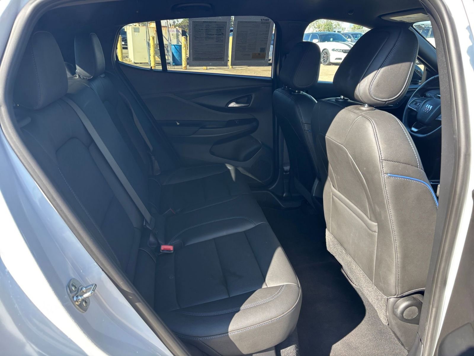 Used 2025 Buick Envista Sport Touring image 23