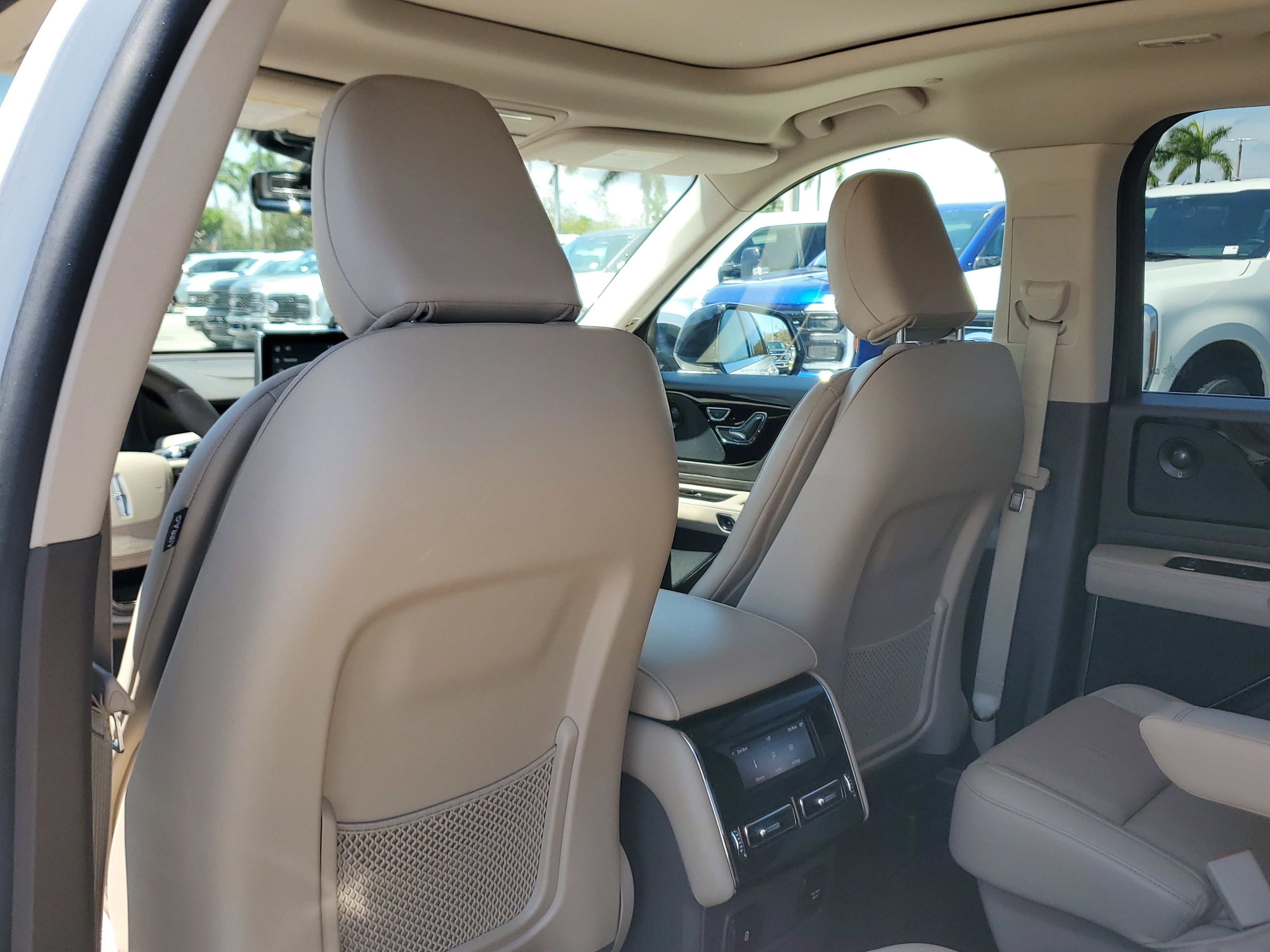 Used 2022 Lincoln Aviator Reserve image 14