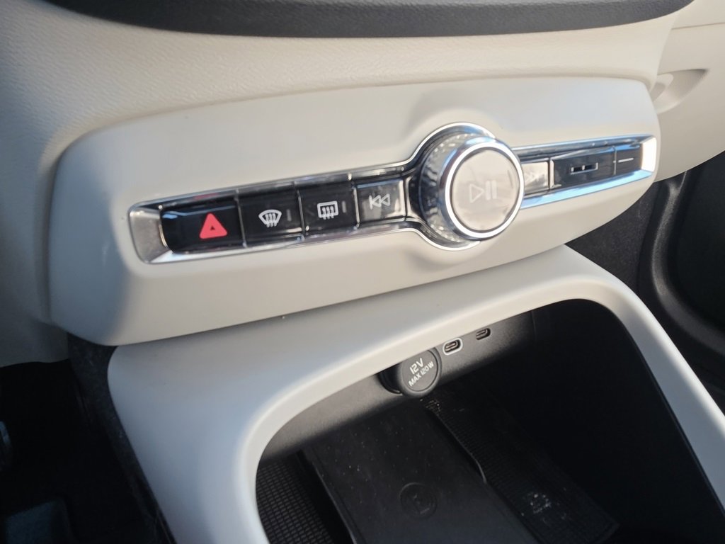 Certified 2023 Volvo XC40 B5 Plus w/ Driver Assist Package image 22