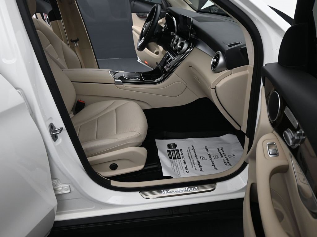 Used 2022 Mercedes-Benz GLC 300 4MATIC image 25