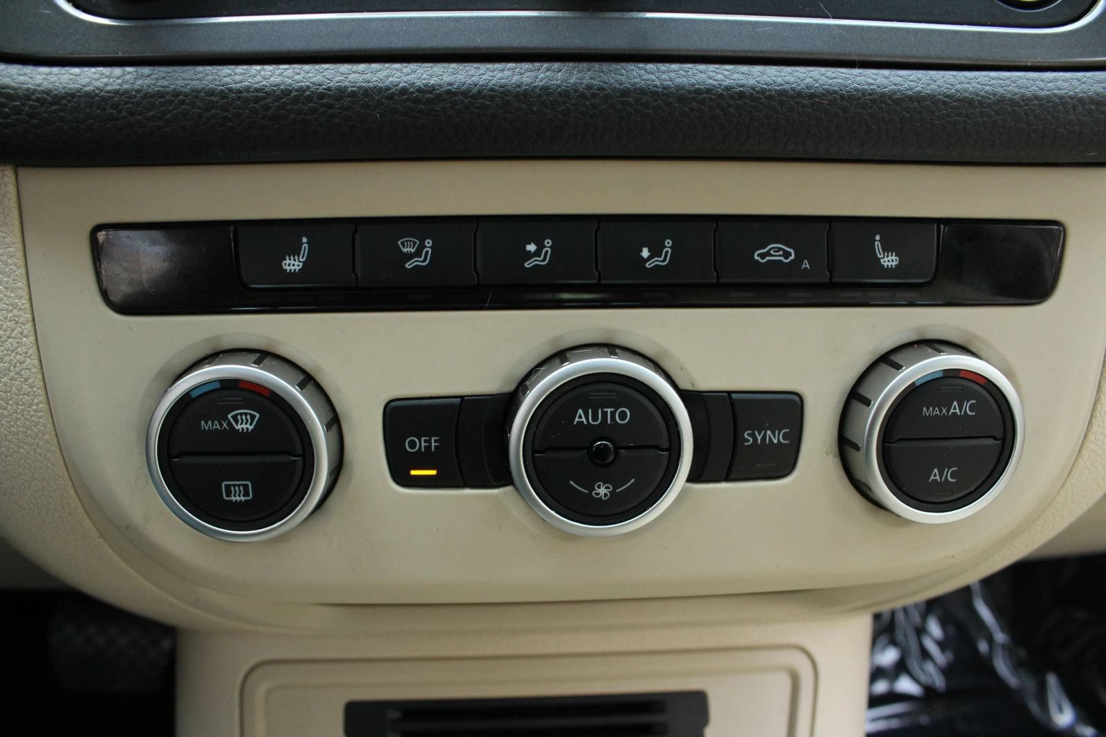 Used 2013 Volkswagen Tiguan SEL FWD image 44