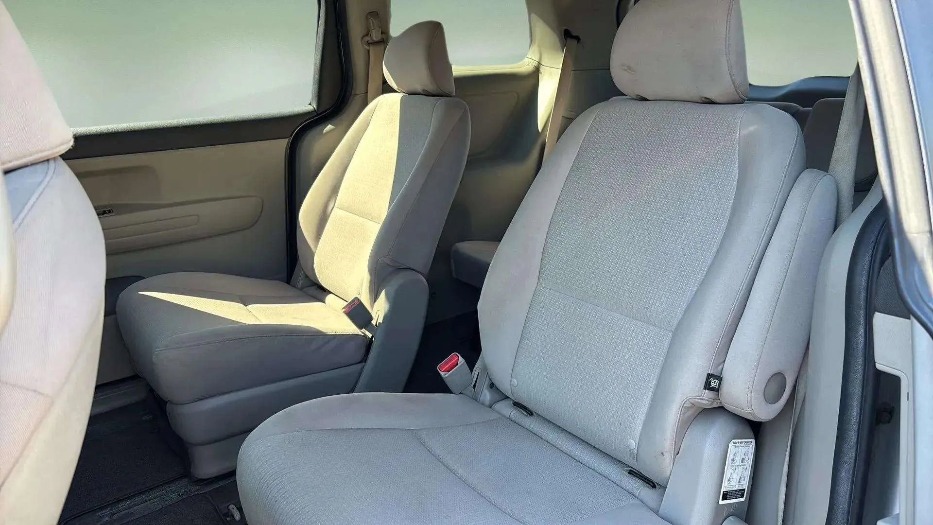 Used 2017 Kia Sedona LX image 13