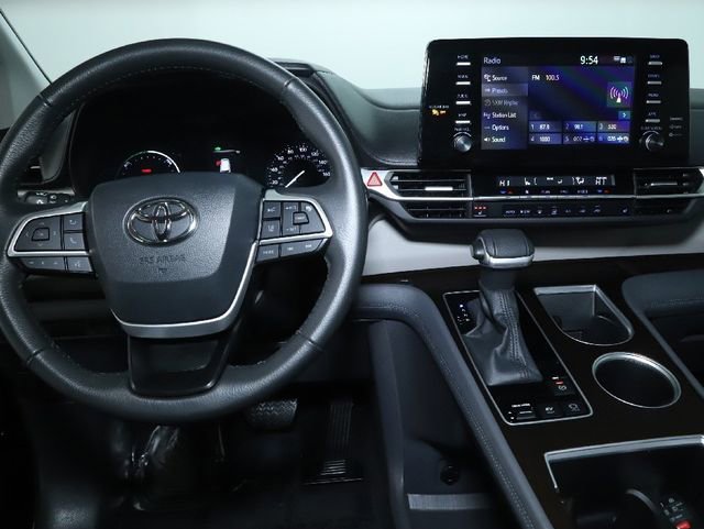 Used 2024 Toyota Sienna XLE image 39