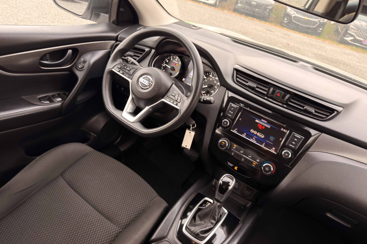 Used 2021 Nissan Rogue Sport S image 14