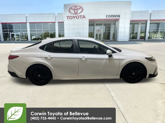 Used 2025 Toyota Camry SE image 6