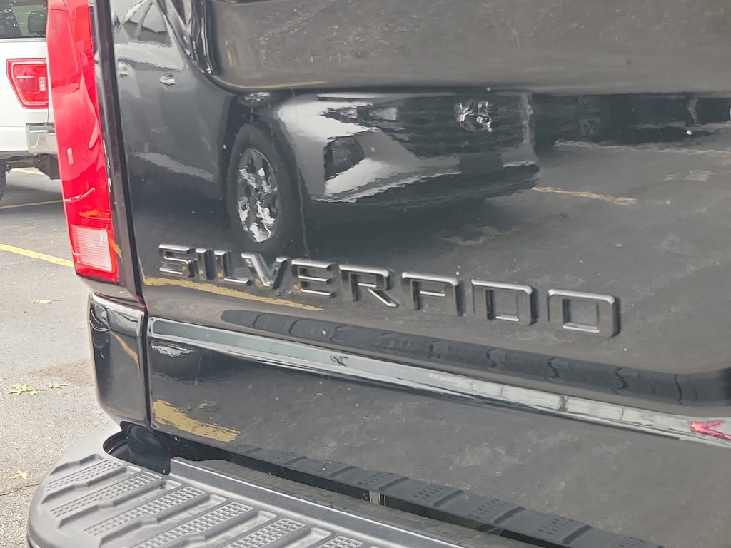 Used 2026 Chevrolet Silverado 2500 ZR2 w/ LPO, Dark Essentials Package AWD/4WD image 10