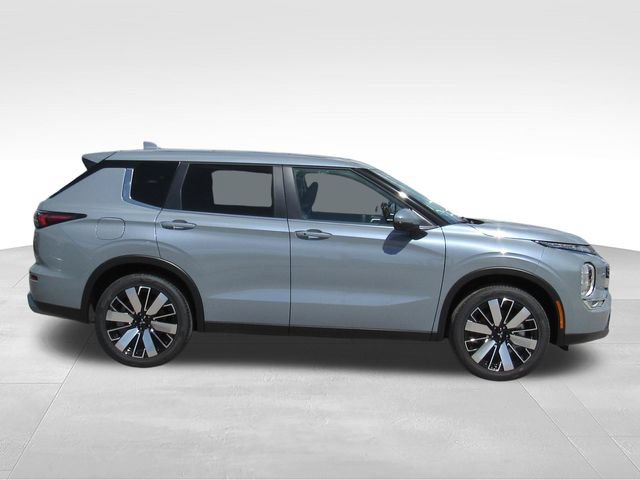 New 2026 Mitsubishi Outlander SE FWD image 2