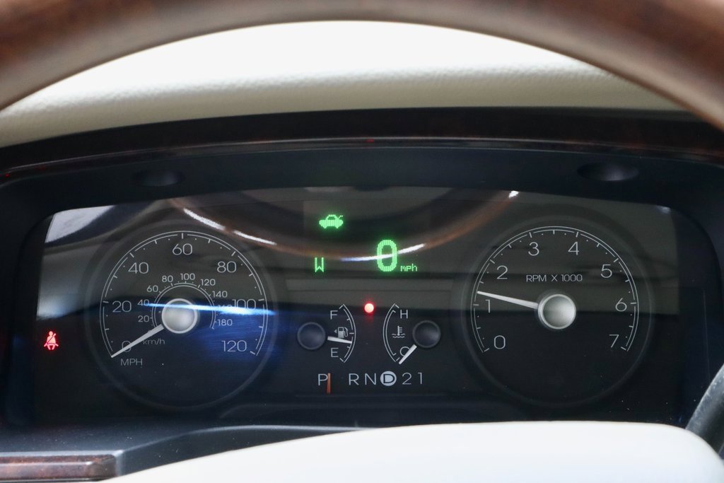 Used 2011 Lincoln Town Car Signature Limited w/ Continental Edition Pkg image 24