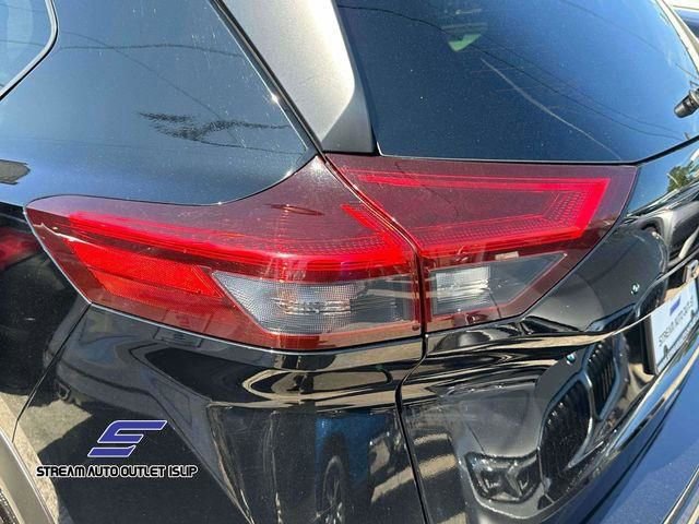 Used 2024 Nissan Rogue SV image 10