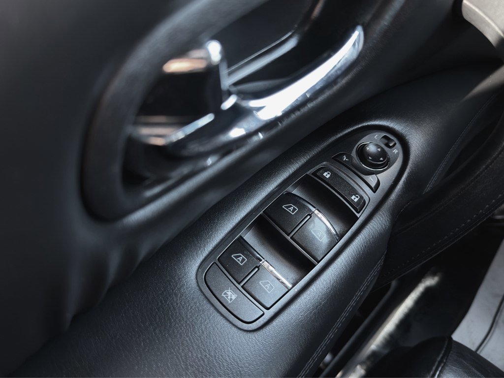 Used 2014 INFINITI QX80 4WD w/ Deluxe Touring Package image 11