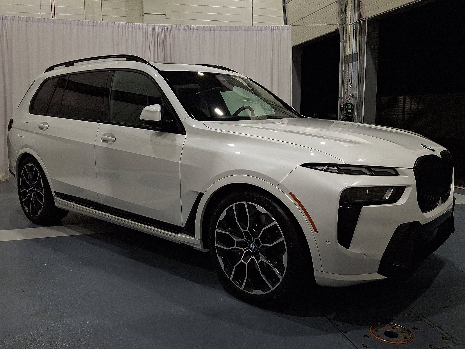 Used 2024 BMW X7 xDrive40i w/ M Sport Package image 7
