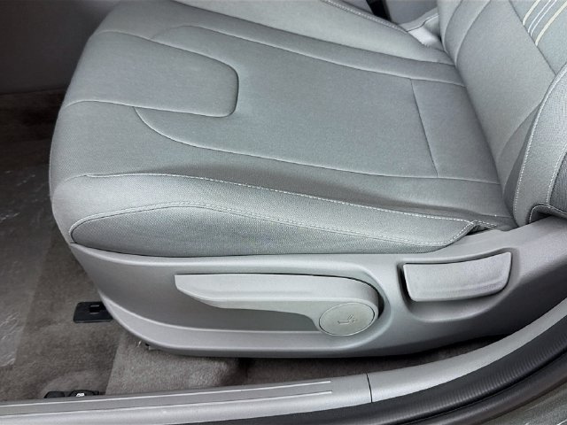 Used 2025 Hyundai Elantra Sport FWD image 30