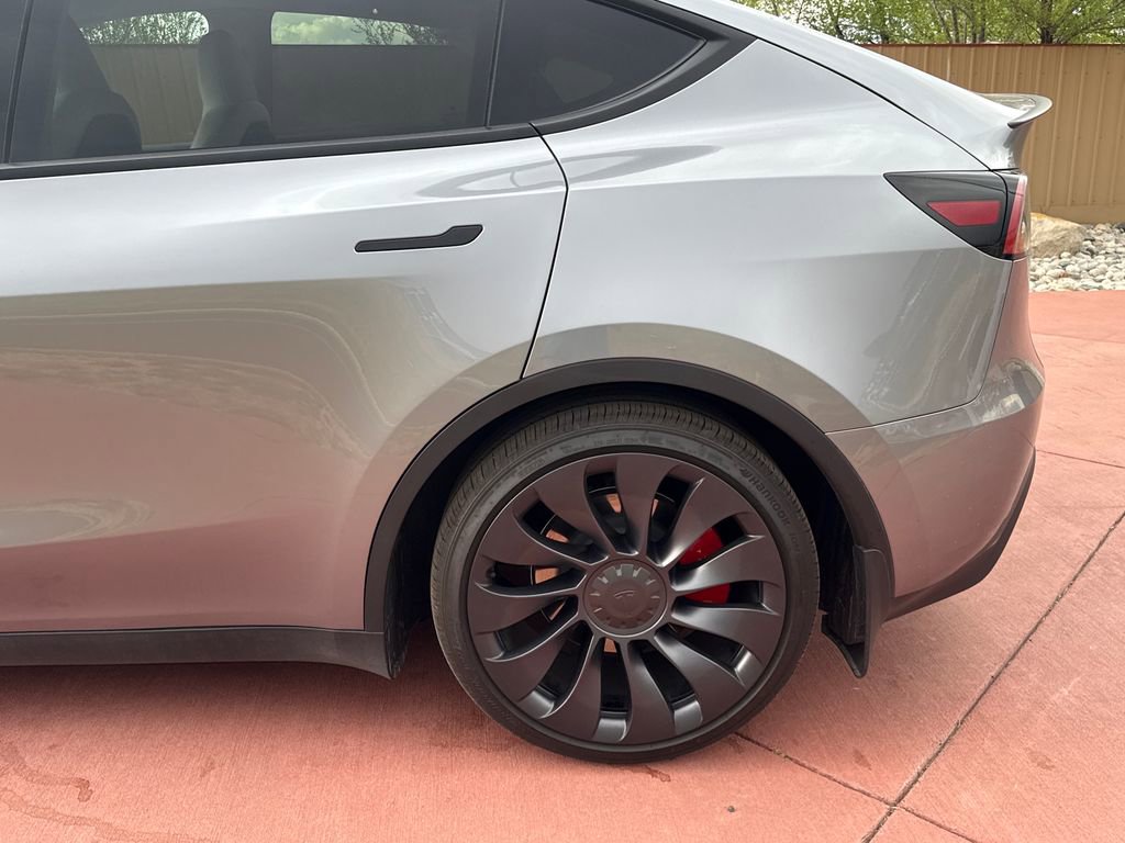 Used 2025 Tesla Model Y Performance image 30