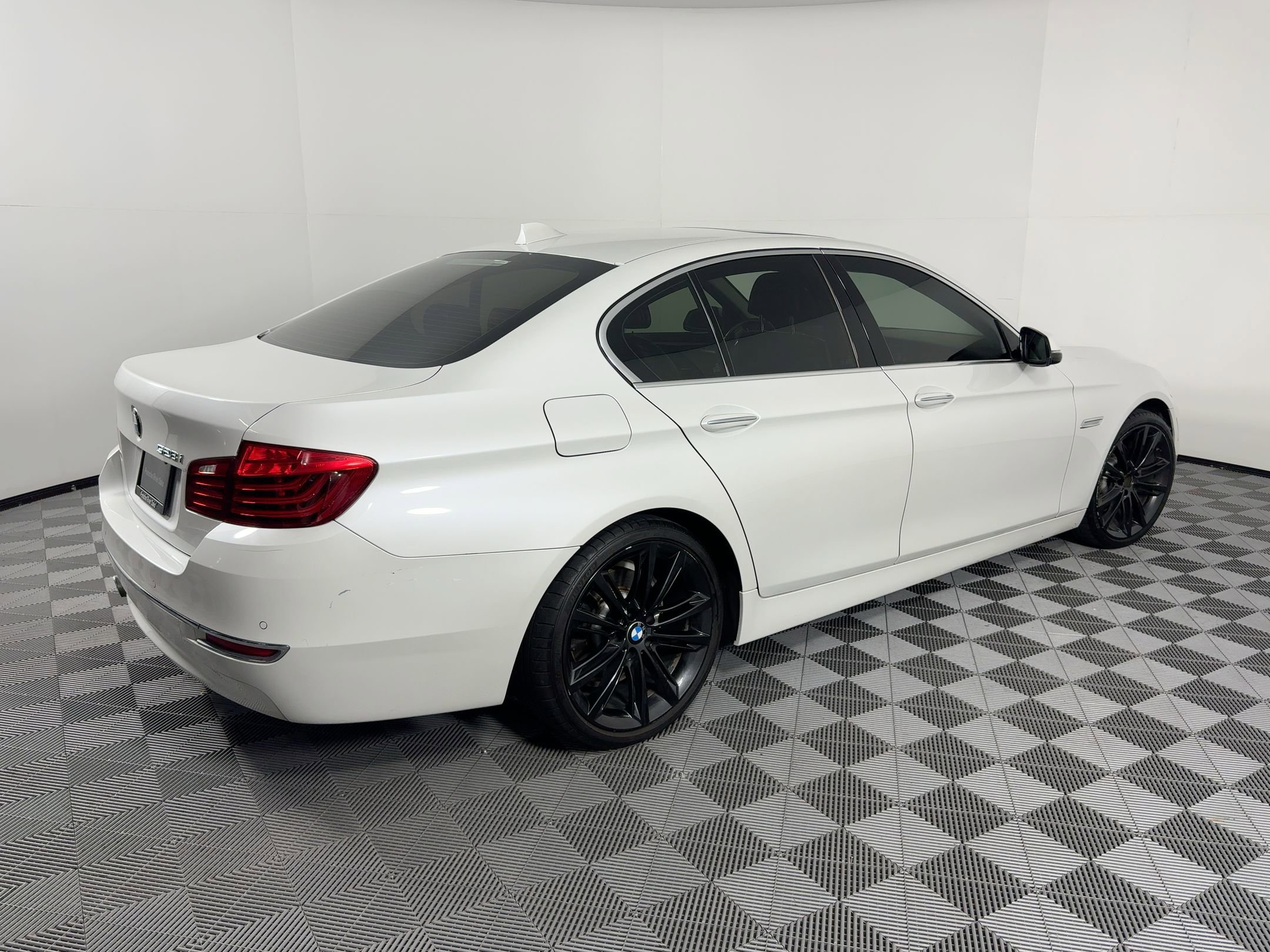 Used 2016 BMW 528i Sedan image 9