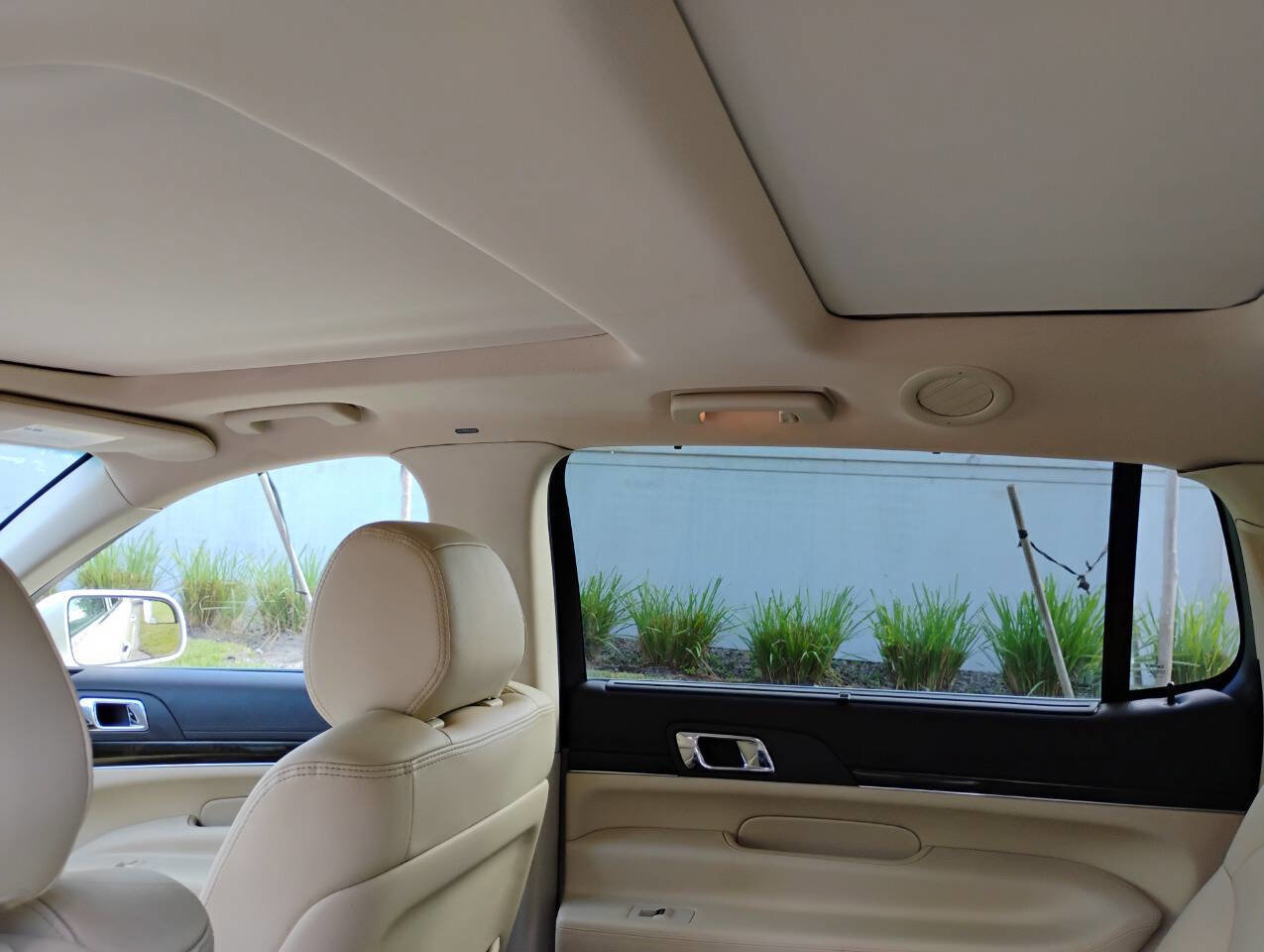 Used 2014 Lincoln MKT FWD image 9