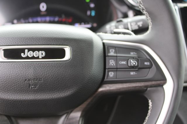 Used 2023 Jeep Grand Cherokee 30th Anniversary AWD/4WD image 15
