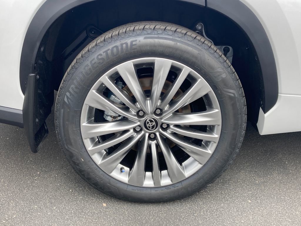 New 2026 Toyota Highlander Platinum AWD/4WD image 6