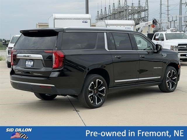 Certified 2022 GMC Yukon XL Denali w/ Denali Premium Package AWD/4WD image 4