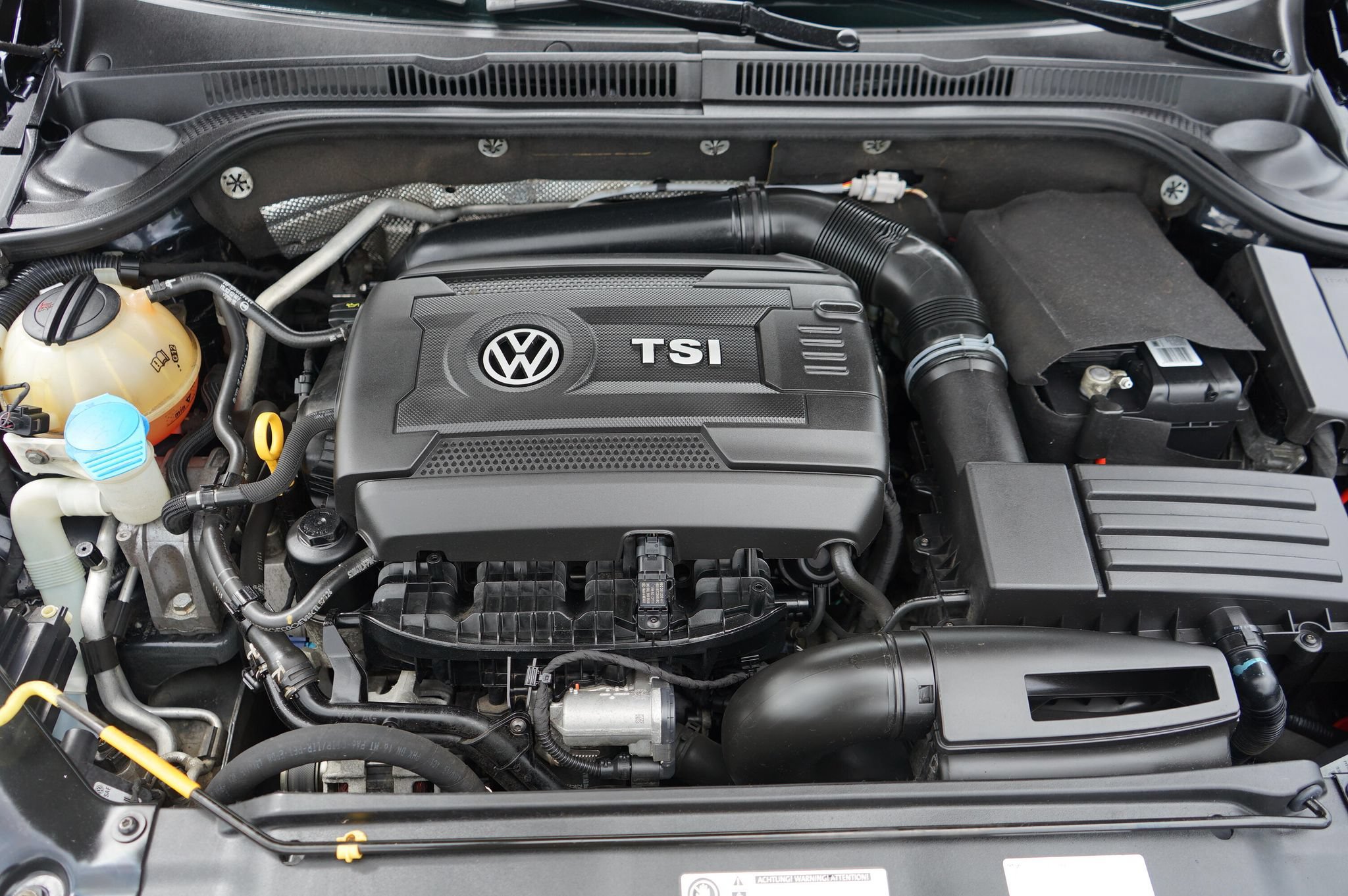 Used 2016 Volkswagen Jetta GLI SE FWD image 9