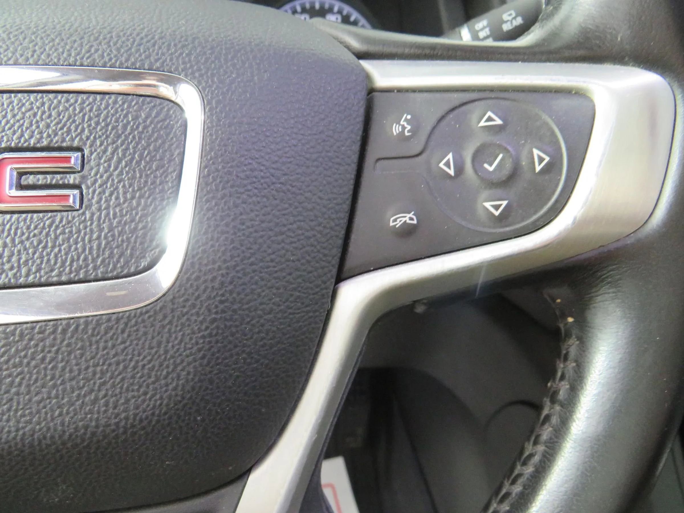 Used 2019 GMC Acadia SLE w/ LPO, Floor Liner Package image 17