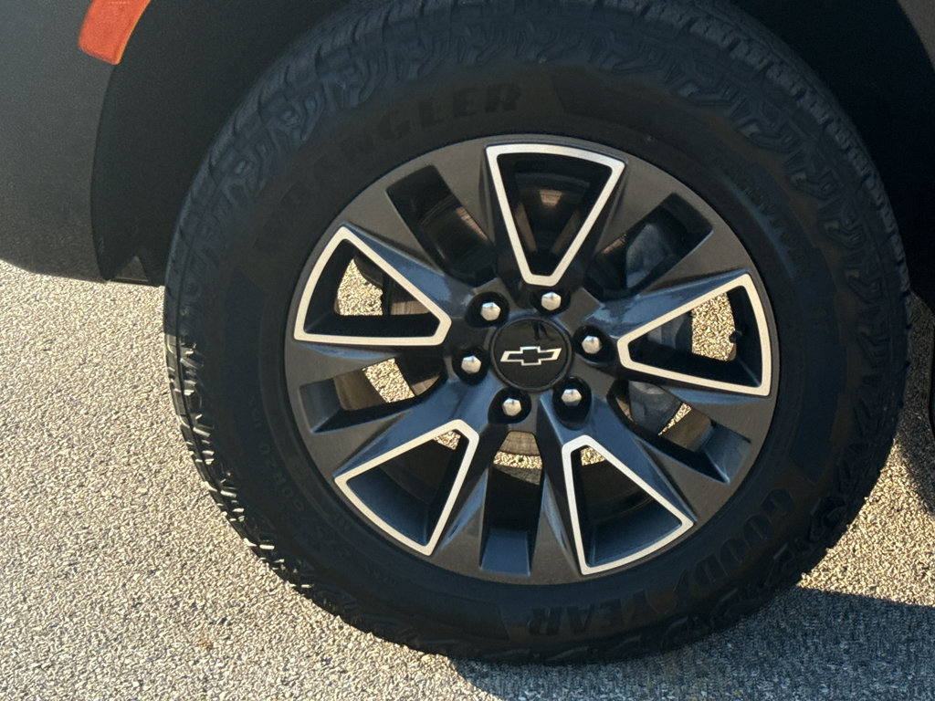 Used 2023 Chevrolet Tahoe Z71 w/ Z71 Off-Road Package image 8