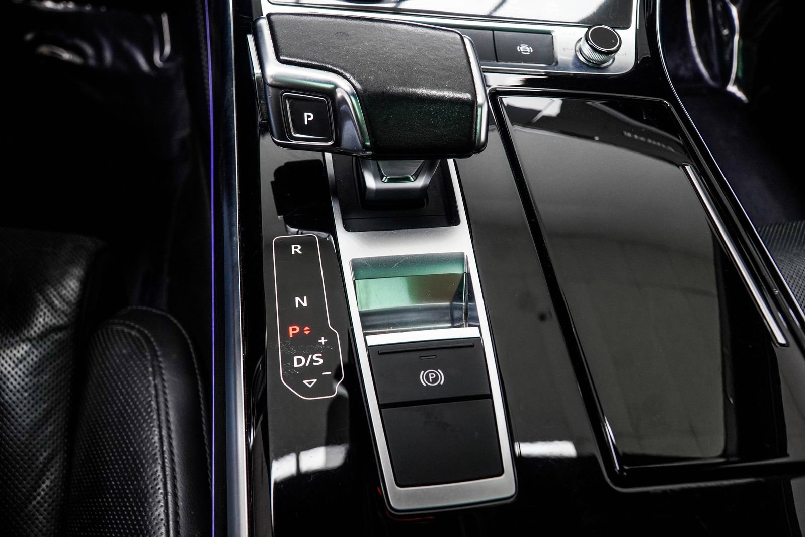 Used 2021 Audi A8 L 4.0T w/ Executive Plus Package AWD/4WD image 23
