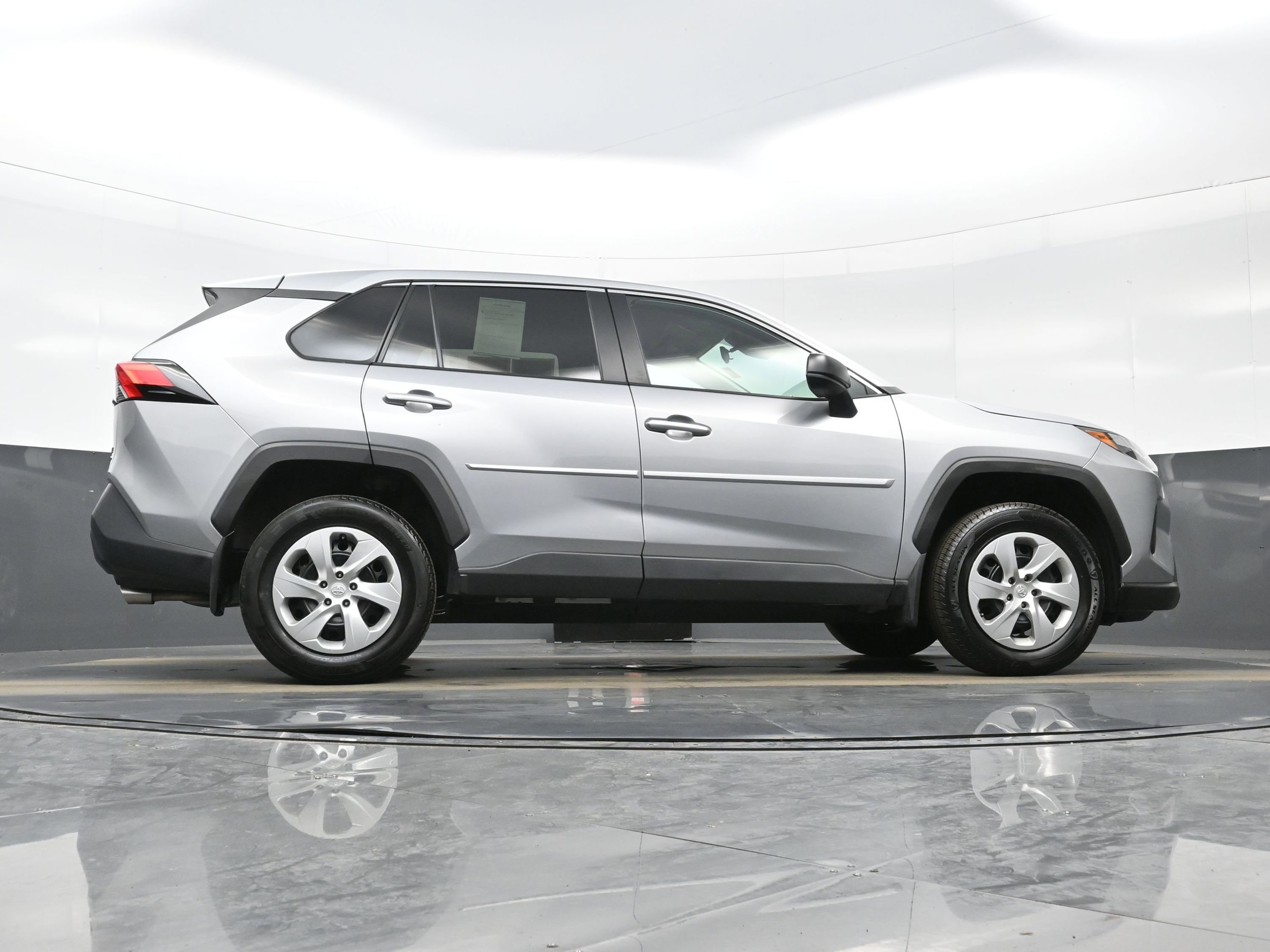 Used 2023 Toyota RAV4 LE image 31
