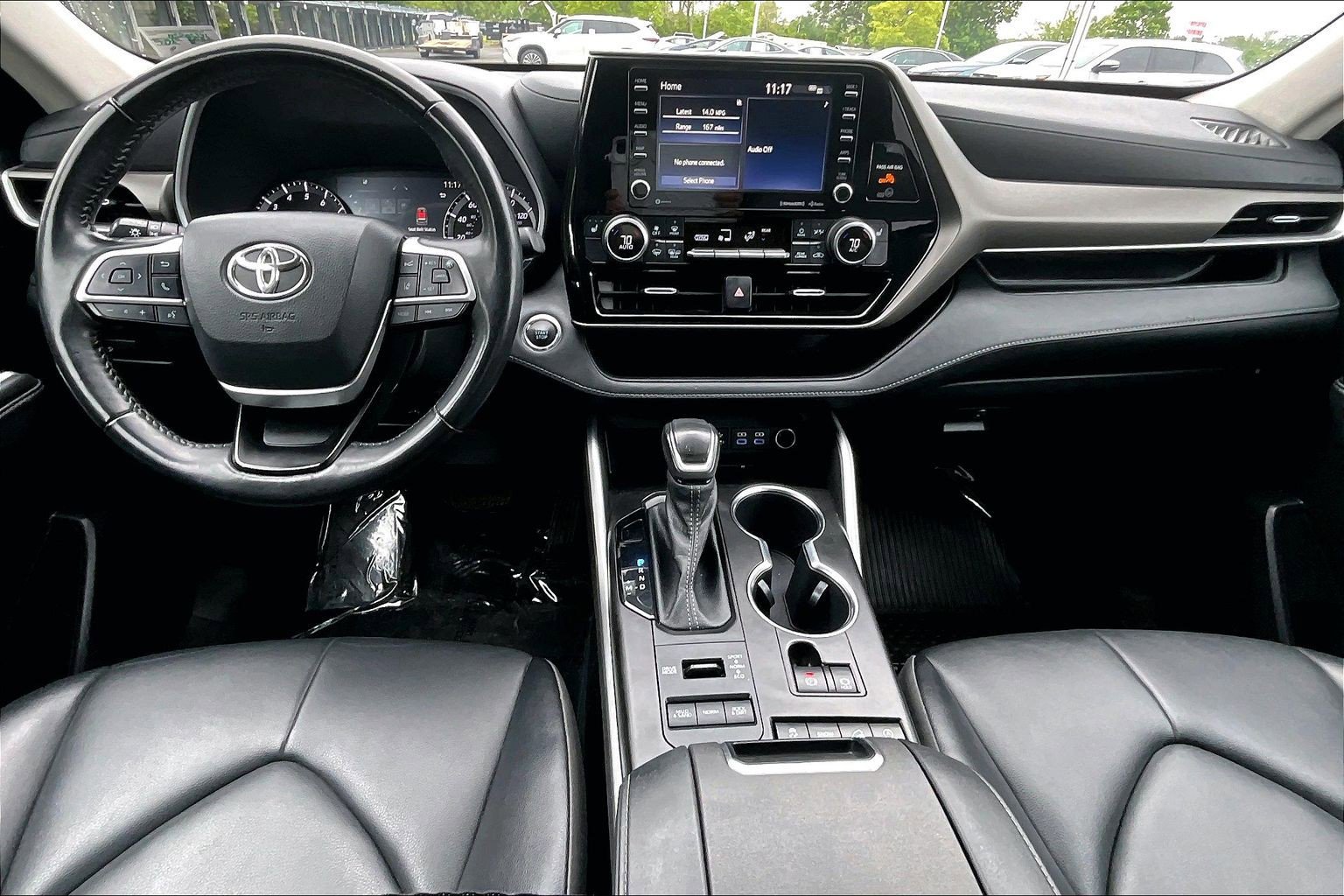 Used 2022 Toyota Highlander XLE AWD/4WD image 14