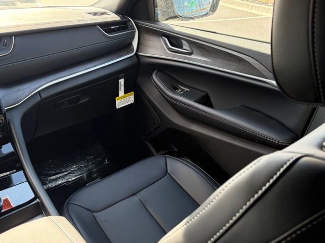 New 2025 Jeep Grand Cherokee L Limited image 39