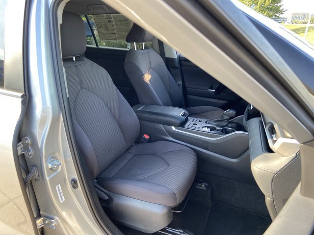 Used 2023 Toyota Highlander LE AWD/4WD image 20